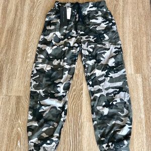 Know.One.Cares. Camo Joggers (NWT)